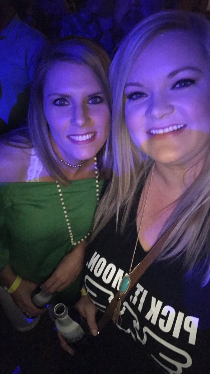 LareaStone's tweet photo. @warddavismusic was awesome! Waiting on @CodyJinksMusic! #pickitmoon https://t.co/kkwGcAVySY