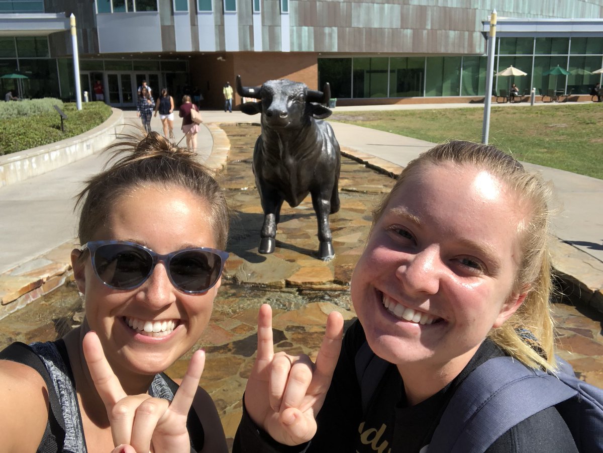 MsRosz's tweet photo. Impromptu self guided tour of @USouthFlorida today! A beautiful day with beautiful alum! #ForeverACeltic 🍀 https://t.co/LhfGBncvbp