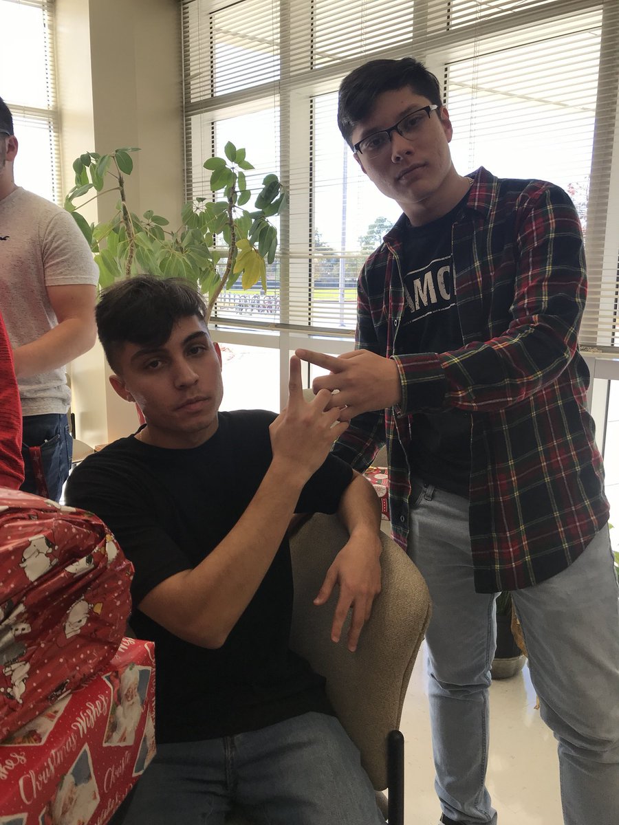 garciaFTP's tweet photo. HAPPY BIRTHDAY TO THE MF GOAT HEHE ILY PAPAS Ɛ> #fuckakeyblade #suwooo @DylanOtvku https://t.co/d7RmbbWEoi