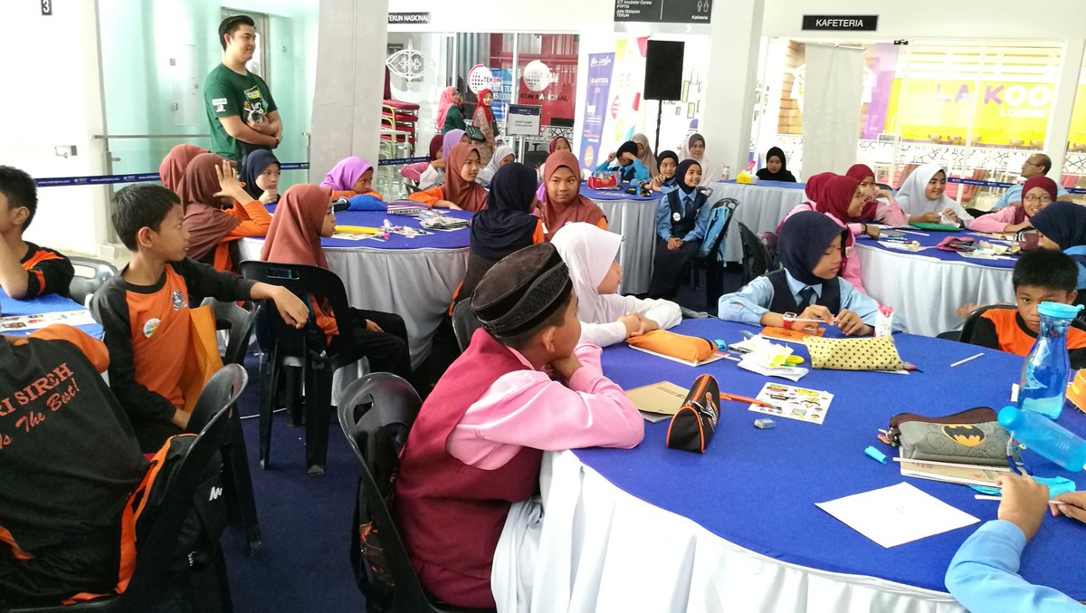 codingatschools's tweet photo. CodingAtSchools program briefing by Kak Hazirah.
#codingatschools2018
#codingatschools
#NEGARAKU
#MOF_Malaysia
#MyNBOS
#bahtera2018
#bahterakelantan https://t.co/Zv4L1aPfPK