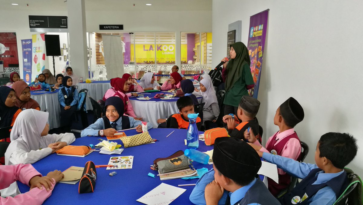 codingatschools's tweet photo. CodingAtSchools program briefing by Kak Hazirah.
#codingatschools2018
#codingatschools
#NEGARAKU
#MOF_Malaysia
#MyNBOS
#bahtera2018
#bahterakelantan https://t.co/Zv4L1aPfPK
