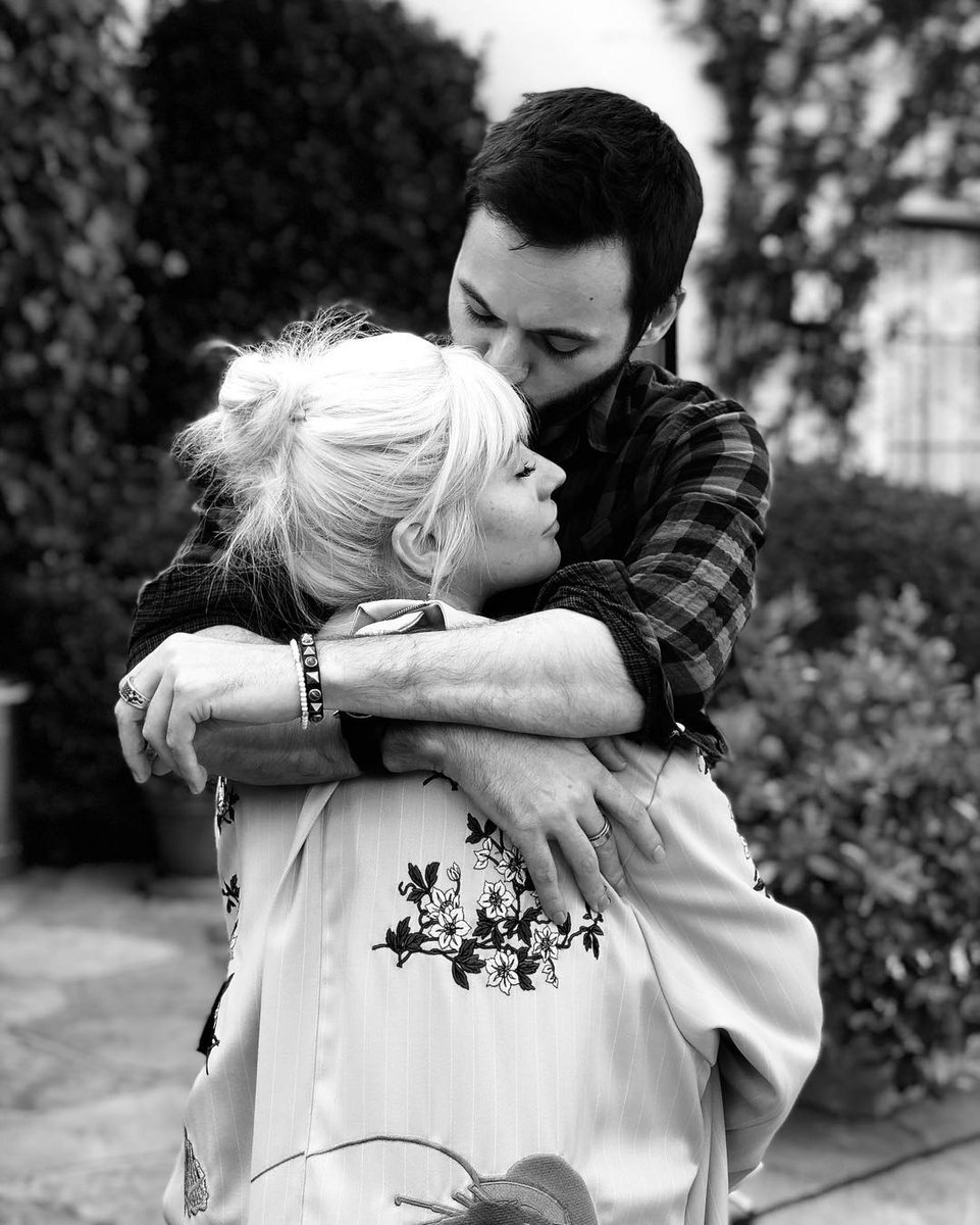 SnLuise's tweet photo. Truelovers never falling down#lovers #truelovers https://t.co/pIdJlgoOaj