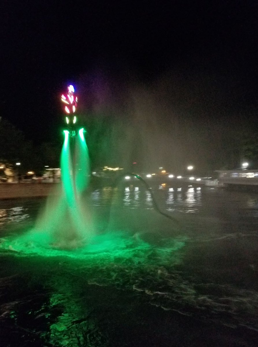 Liquid2016's tweet photo. #ledlights #shinebright #orderyourstoday #nightshow #letsgo #hydroflightathlete @FlyGuyBen  @BaytowneWharf https://t.co/16XyWwQxXR