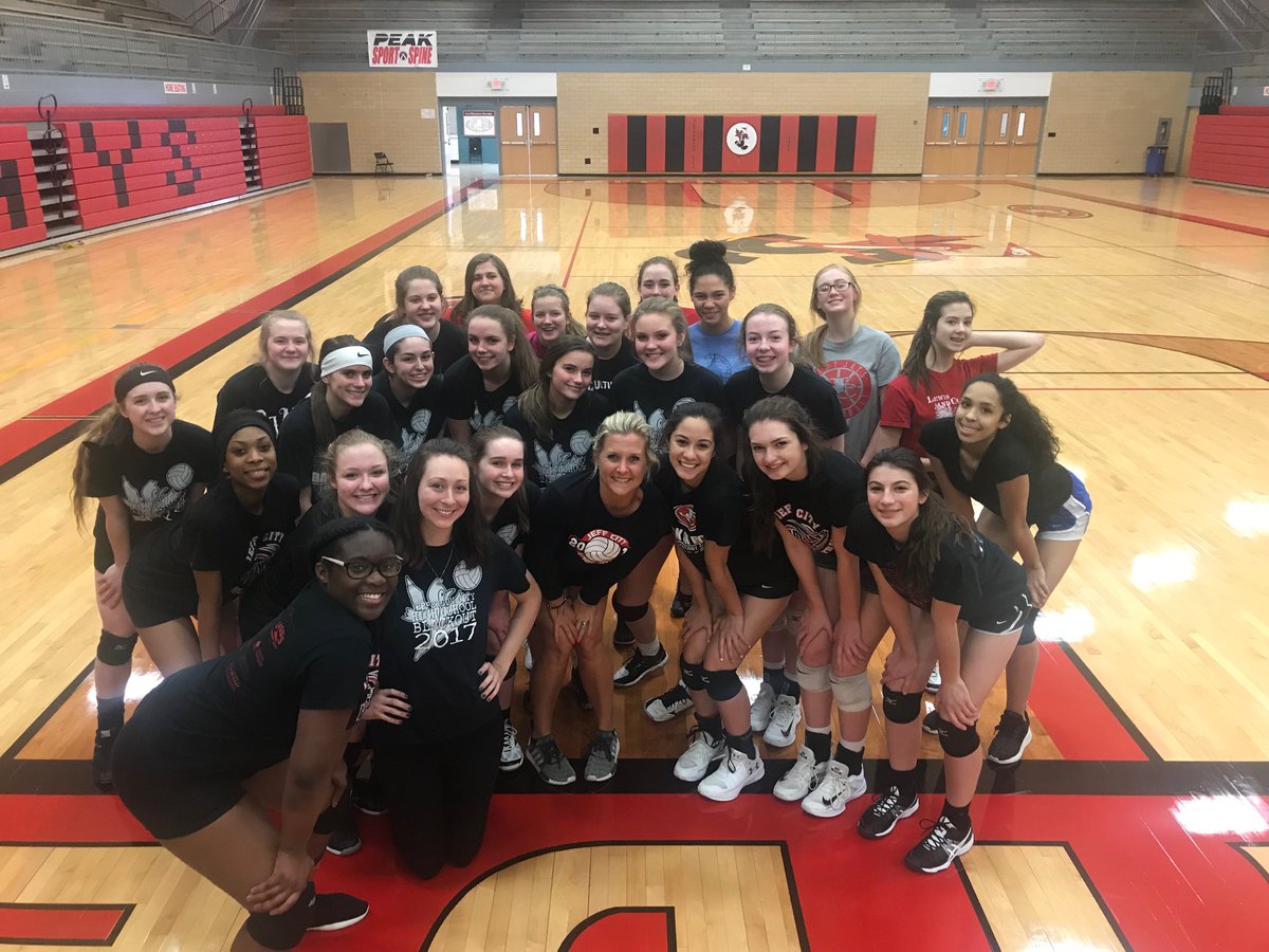 ladyjays_vb's tweet photo. Some dedicated Lady Jays started out in the weight room at 6am this morning and finished up with a black out themed open gym tonight.  #HardWorkPaysOff!!! https://t.co/rxlqDjR5lP