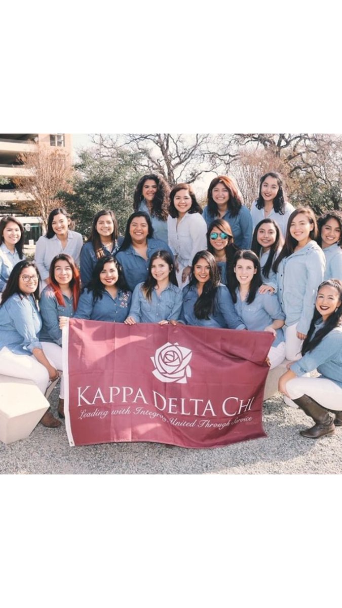 KlassyNation's tweet photo. Upsilon Photo Challenge Day 4: Chapter photo🐧🐧🐧💕💕💕 #kdchiturns31 https://t.co/um0sHJP65I