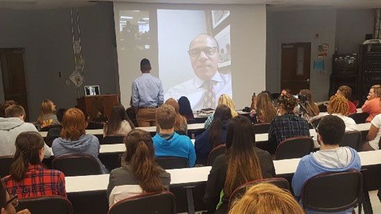 WMCActionNews5's tweet photo. NBC's Lester Holt makes appearance in Mid-South classroom #wmc5 >>https://t.co/fkNdpNTCef https://t.co/UxRBvhQnHW