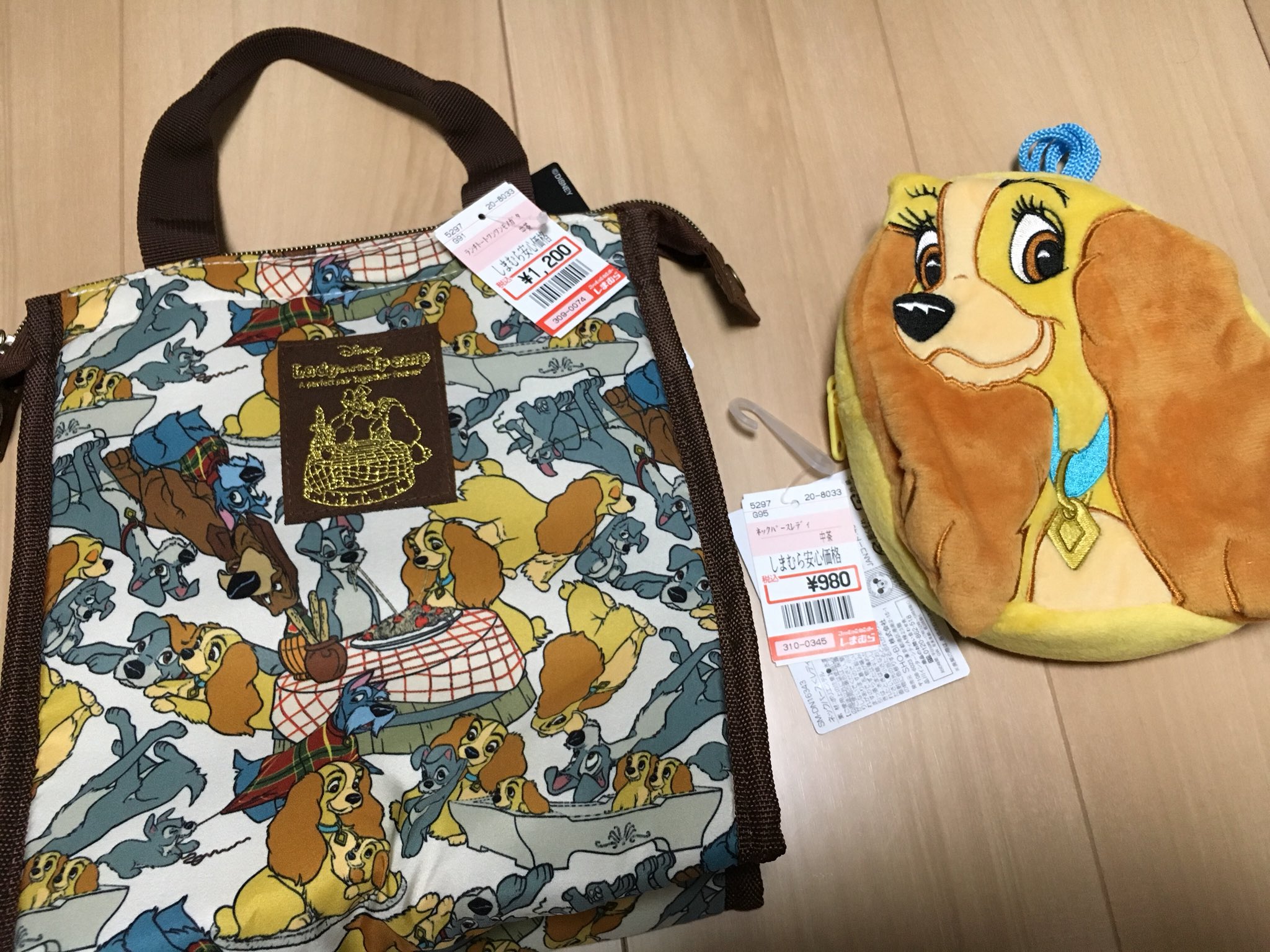 ありん 雨宿りがてらしまむら寄ったら わんわん物語グッズあった レディちゃんのお顔のは首から下げれるけどパークでしか下げられない ランチトートは中がクッション性のアルミになっておりました 必要かわからないけど品番見えますか わんわん ありん 雨宿りがてらしまむら寄ったら わんわん物語グッズあった レディちゃんのお顔のは首から下げれるけどパークでしか下げられない ランチトートは中がクッション性のアルミになっておりました 必要かわからないけど品番見えますか わんわん