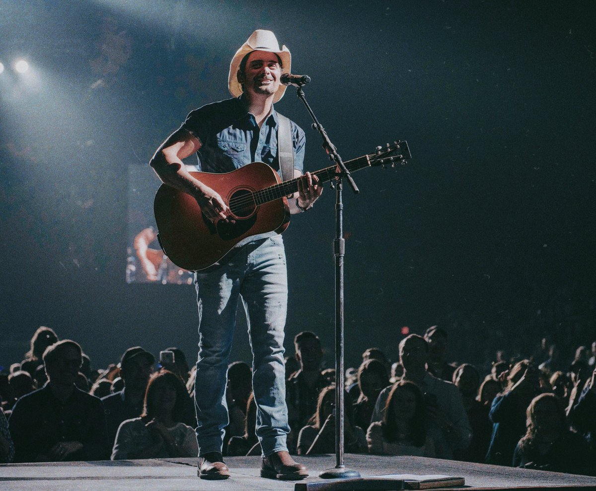 Brad Paisley tweet media