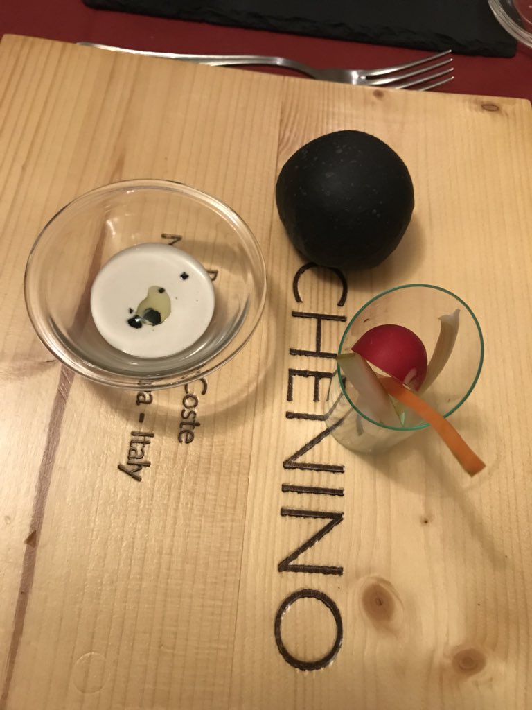 BarryNuffield's tweet photo. So I have been MIA for a few weeks lol. Thinking back to Italy which seems like months ago....
This was our amazing experience of beautiful Italian cuisine on the first night with our lovely host @biteriot #NuffieldAg https://t.co/c5ZLpbsE2D