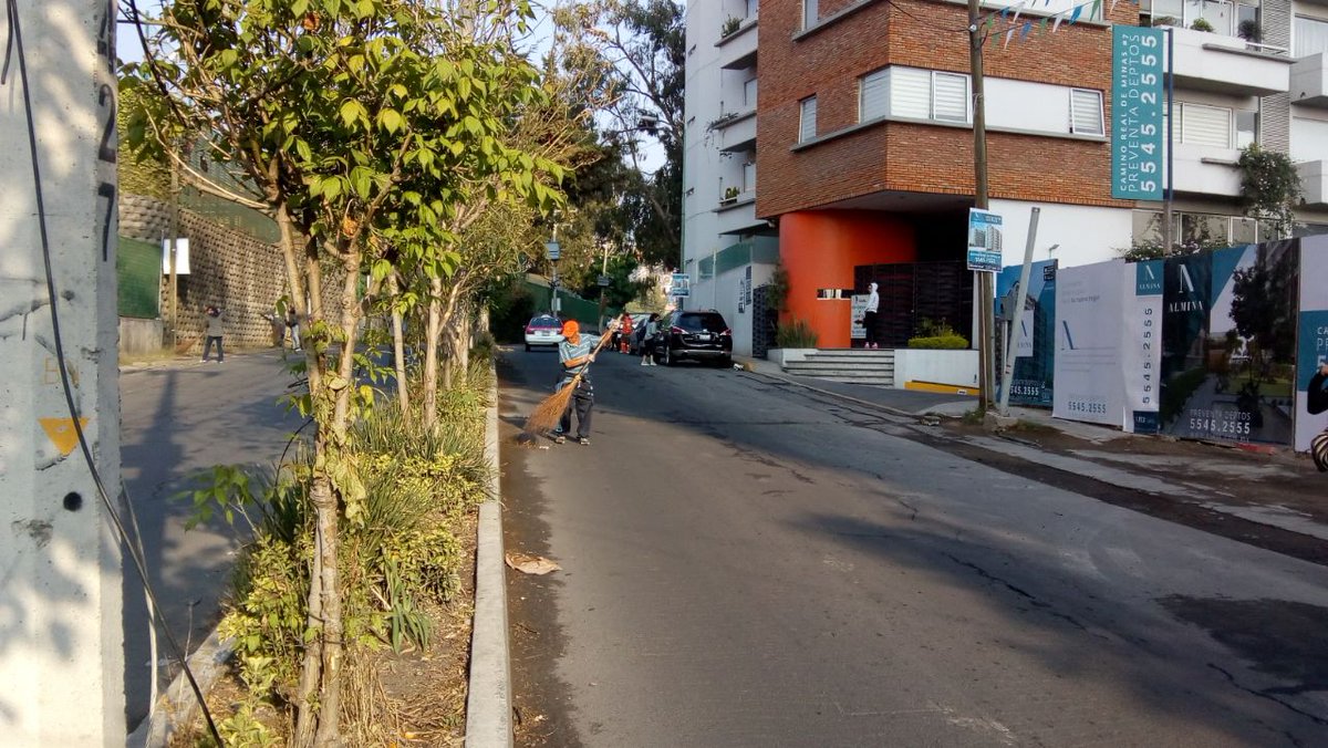 dgsudao's tweet photo. Barrido manual en col.  río guadalupe @MaAntonietaHT @jesuslandero @leonel_luna https://t.co/yADTR3e2q7