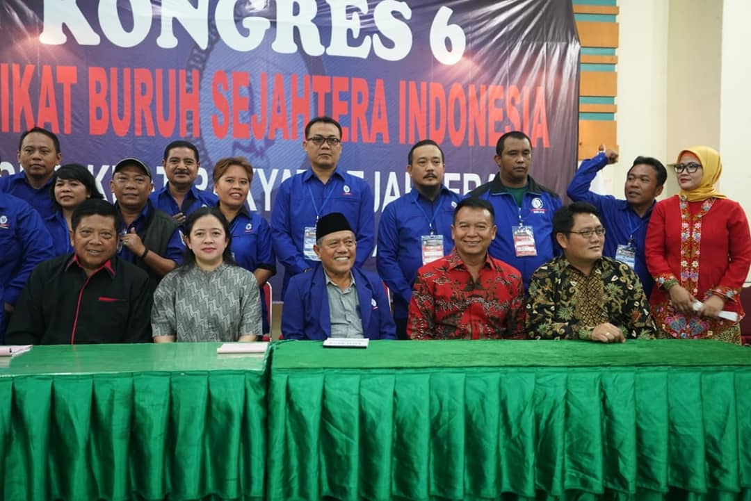jabarhasanah's tweet photo. Kang Hasan turut menghadiri Kongres Serikat Buruh Sejahtera Indonesia (SBSI) yang ke 6,yang digelar di Asrama Haji, Pondok Gede, Jakarta, Kamis (5/4).

@tbhasanuddin
#hasanah #pilih2hasanah #JabarHasanah #tbhasanuddin  #pilkadajabar2018 #salam2hasanah #bandung #KangHasan https://t.co/SykTBCflpE