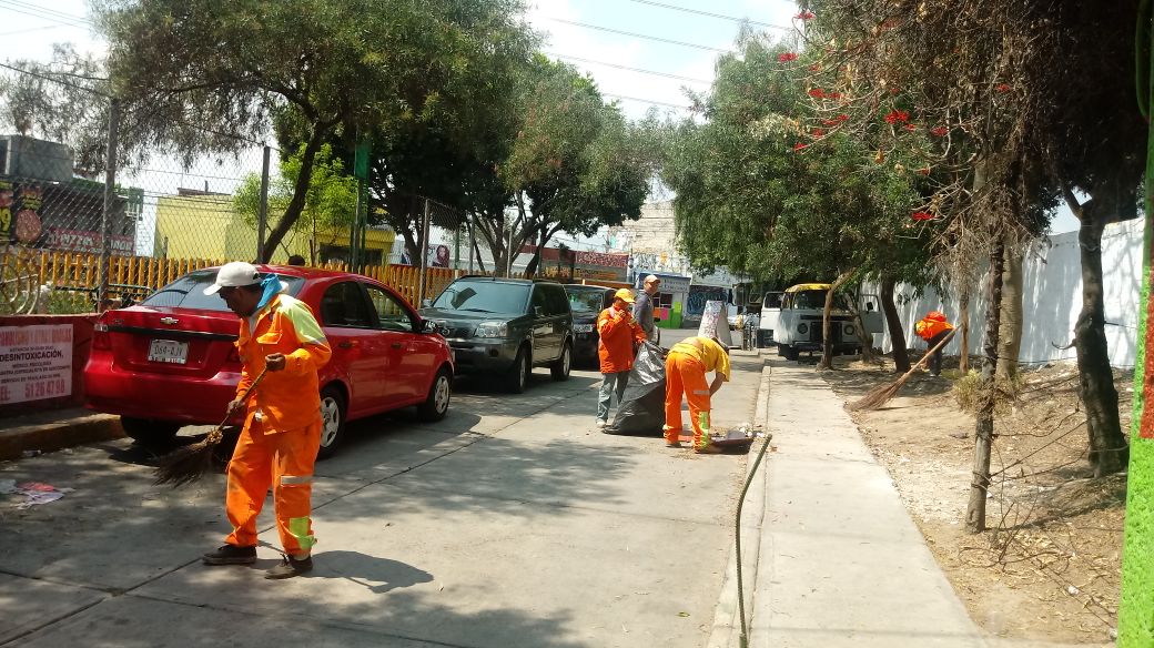 dgsudao's tweet photo. barrido manual Calle margaritas
Colonia prados providencia @MaAntonietaHT @jesuslandero @leonel_luna https://t.co/k5p1wcsXxf