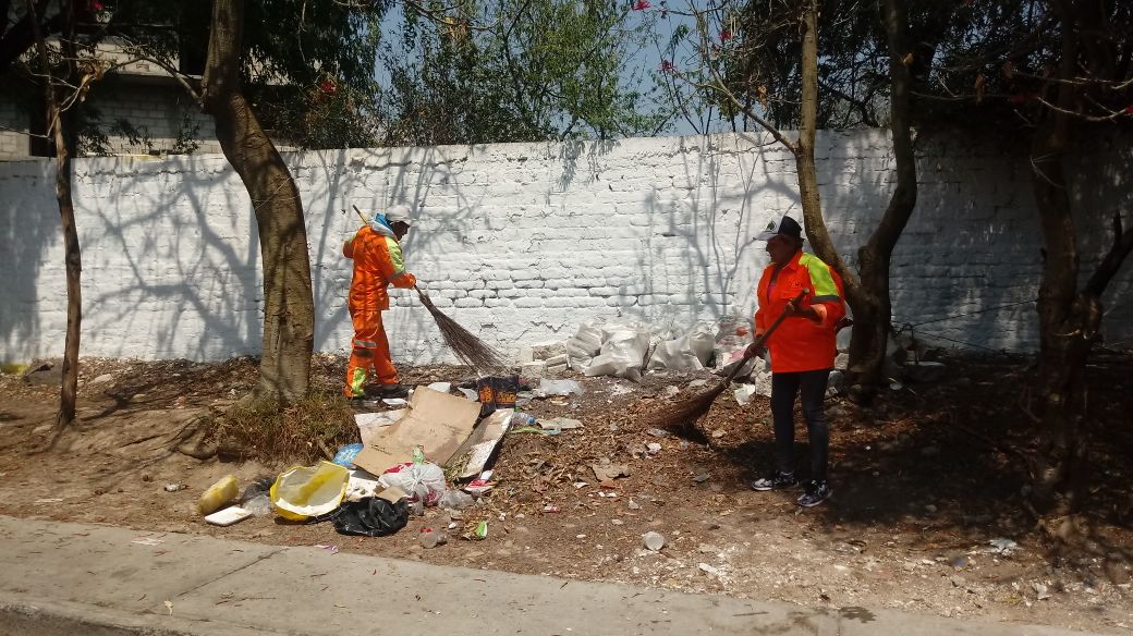 dgsudao's tweet photo. barrido manual Calle margaritas
Colonia prados providencia @MaAntonietaHT @jesuslandero @leonel_luna https://t.co/k5p1wcsXxf