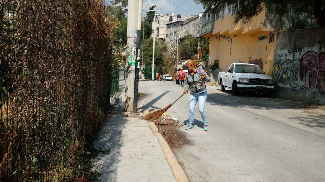 dgsudao's tweet photo. barrido manual Calle margaritas
Colonia prados providencia @MaAntonietaHT @jesuslandero @leonel_luna https://t.co/k5p1wcsXxf