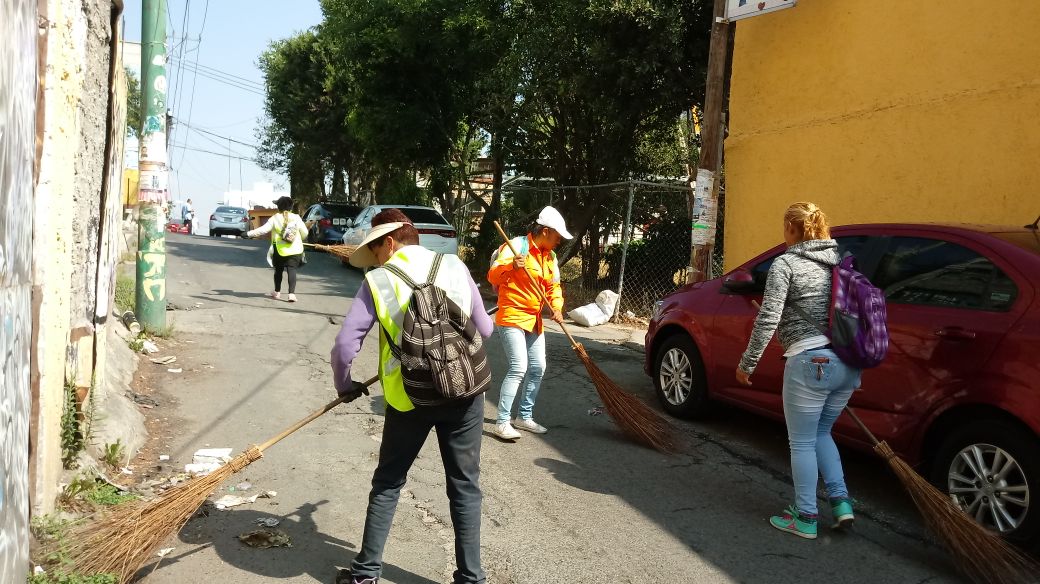 dgsudao's tweet photo. barrido manual en balcón de cehuayo, 
Gabriel García
 colonia Villa progresista @MaAntonietaHT @jesuslandero @leonel_luna https://t.co/xwyHMZv0K9