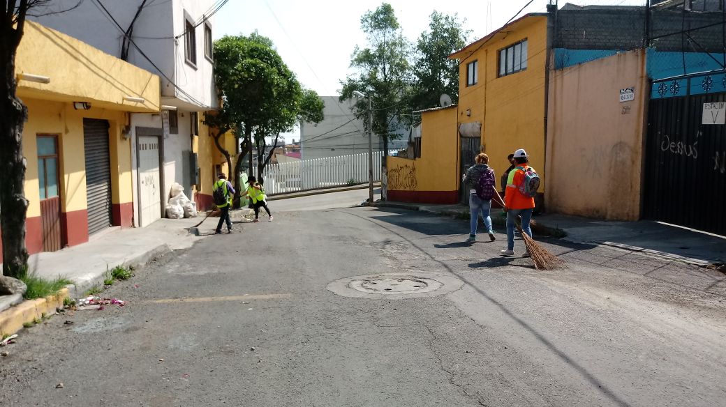 dgsudao's tweet photo. barrido manual en balcón de cehuayo, 
Gabriel García
 colonia Villa progresista @MaAntonietaHT @jesuslandero @leonel_luna https://t.co/xwyHMZv0K9