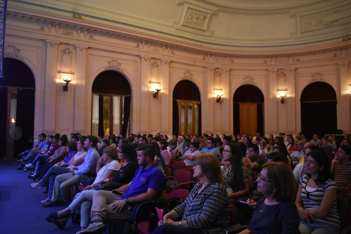 EvJuveniles's tweet photo. Con el poder comunicativo de un conferencista internacional, las convicciones de un teólogo y la sabiduría de un académico, Samuel Pérez Millos brindó una exposición contundente y muy actual a un público de más de 250 personas en el Ateneo de Montevideo. https://t.co/WtHiimT2GK