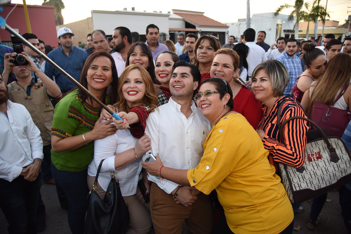EmeterioOchoa's tweet photo. En cumplimiento a lo que establece la ley, este día presenté, ante la autoridad electoral, mi registro como candidato a la Presidencia Municipal al lado de un nutrido grupo de hombres y mujeres comprometidos con el bienestar y el futuro de nuestra comunidad #Cajeme https://t.co/tM3tKYfvDX