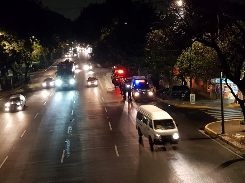 LMunicipio's tweet photo. @UCS_CDMX @rogk_bender @hiramalmeidae @SSP_CDMX por parte del Sector Nativitas se incrementa los recorridos con patrullas y elementos pie tierra sobre el Eje 5 Sur desde calzada de Tlalpan a Plutarco E. Calles en la colonia Nativitas para de inhibir los asaltos a los usuarios  de transporte publico y detener a los asaltantes https://t.co/c83bODEBDI