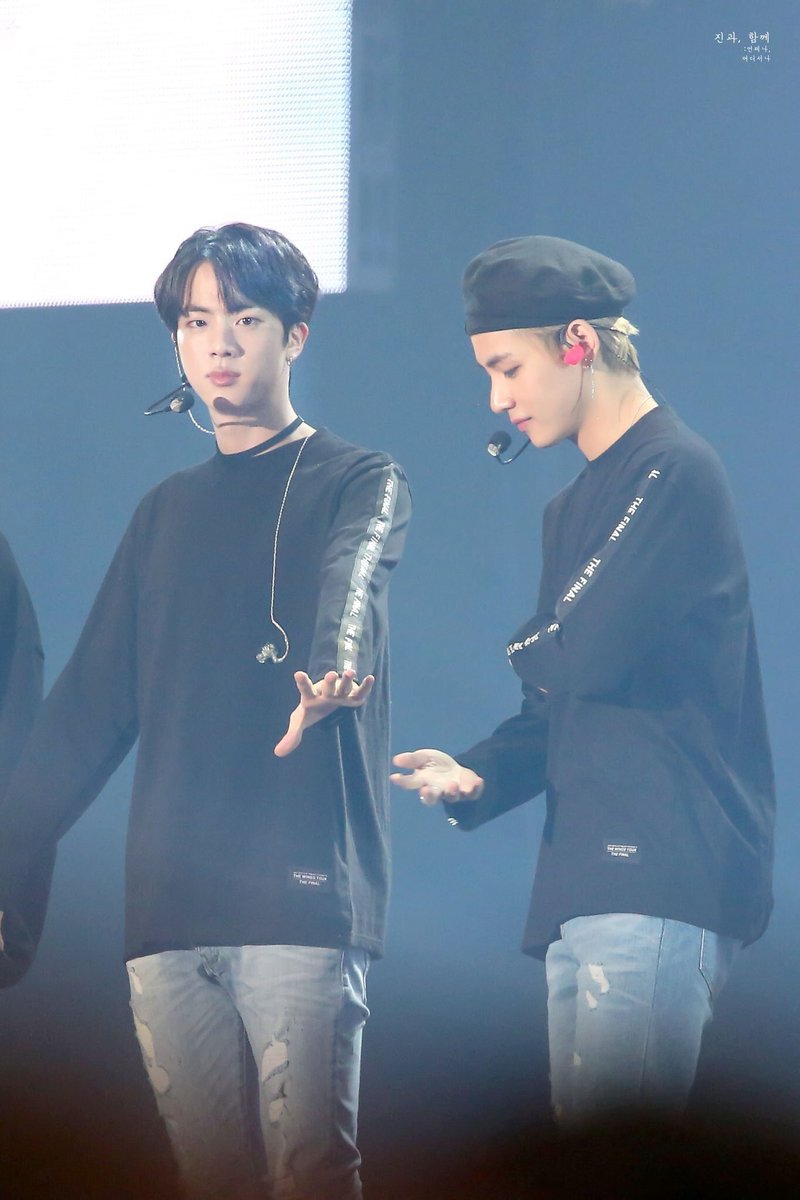 aiesaa2823's tweet photo. TaeJin👅❤ #euphoria #TaeJin #tata #RJ #BT21 #BTS #BTS_EUPHORIA #BTSARMY #BTSBurnTheStage #BTSBlackHair https://t.co/r37fjaoUd9