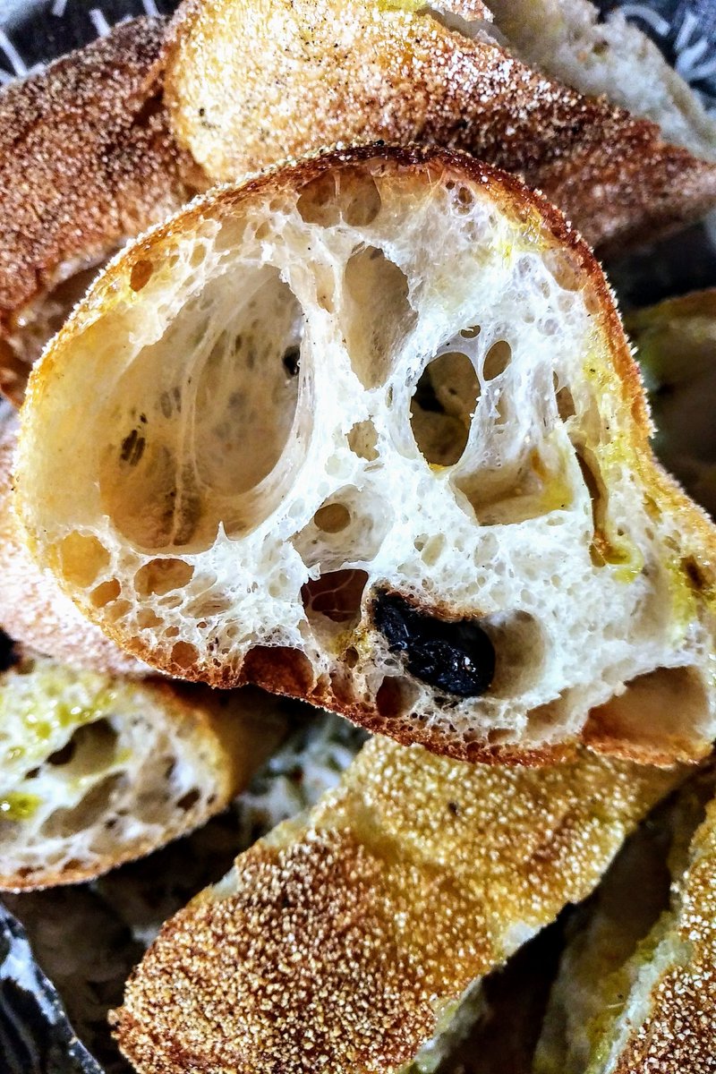 fornocultura's tweet photo. Our #ciabatta di semola con #lievitomadre #sourdough #pucce con #olive nere #pane #pugliese #fornocultura #teambread #nightbake unadulterated small batch #artisan #baking We make your #carbohydrates #essential https://t.co/9LUq4bnwv4