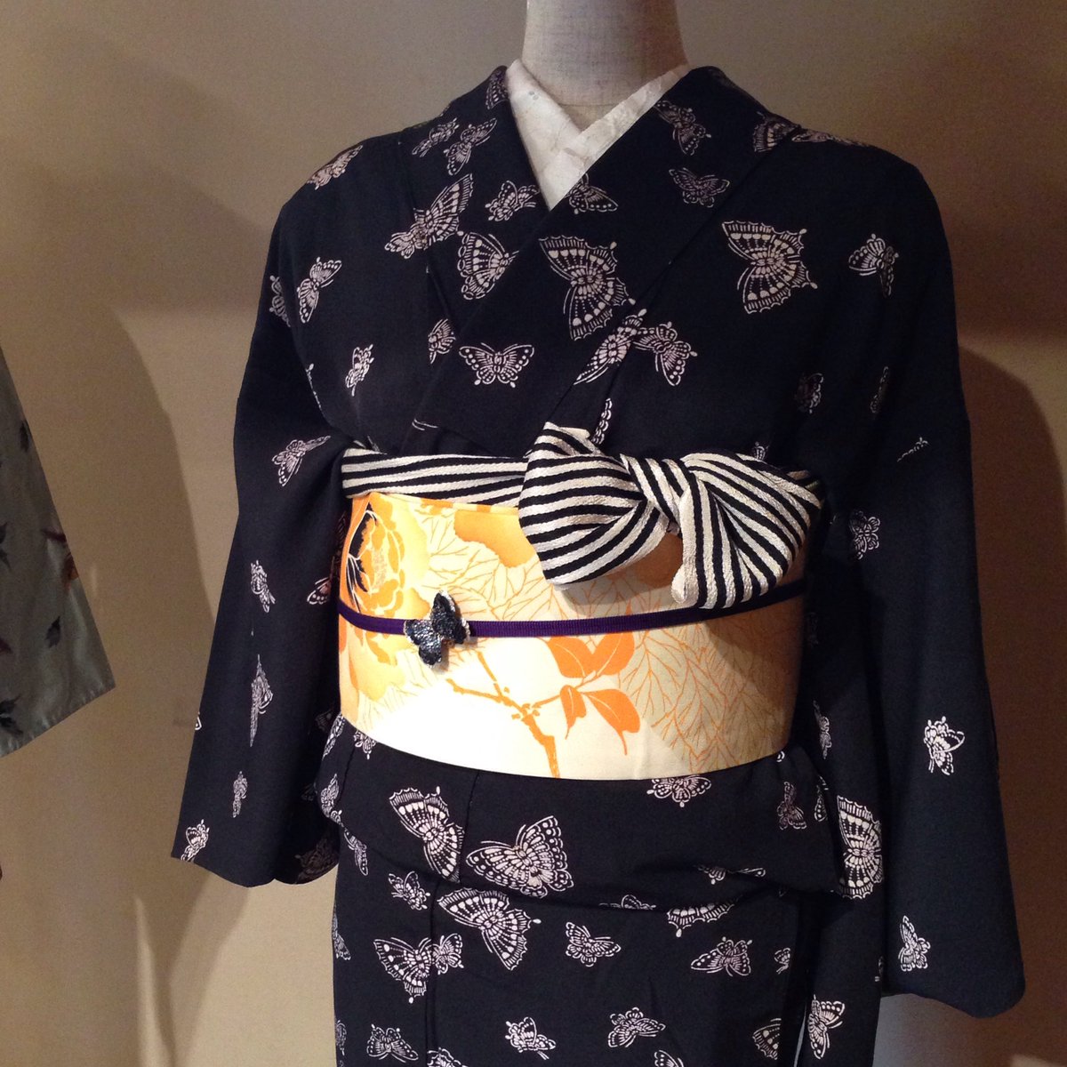 「平田本陣記念館の展示では、私のコーディネートした着物のレンタル企画をしています。」|マツオヒロミ・マガジンロンド発売中のイラスト