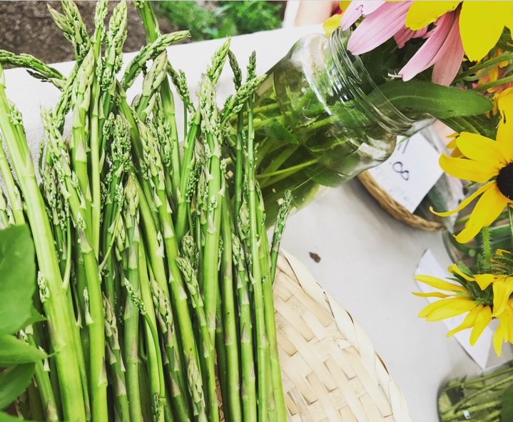 Matthews_Market's tweet photo. Our spring season begins this Saturday! Extended hours 8-noon, Expanded Market, New Vendors, food truck @strudel_teig , Chef Demo w/@TerraCiotta of Art Institute of Charlotte, live music w/Brian Howard. More fresh produce #asparagus #Europeanpastries #nativeplants #crafts https://t.co/w5IauiwLO2