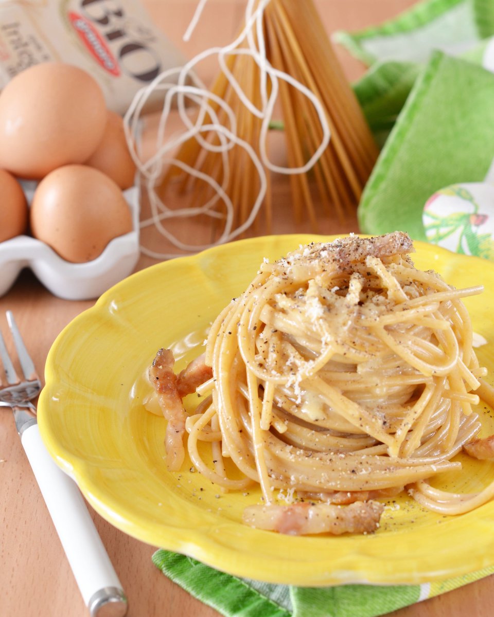 SPAGHETTI alla #Carbonara ricetta tradizionale con guanciale 😎😎
E dopo l'attività fisica di ieri..oggi celebro la #carbonaraday 😁😁 ahaha 😎😎😁😁😉😉
ragazzi ma quanto è buonaaa??
A voi piace?
#pasta #puglia