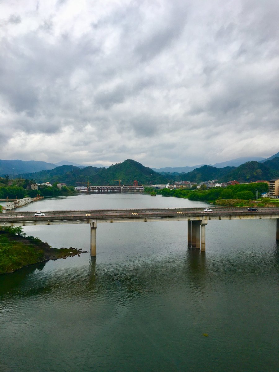 SJPLearning's tweet photo. View from the train on the way to Shanghai @SJPHeadTeacher https://t.co/iA8bsUu0Hy