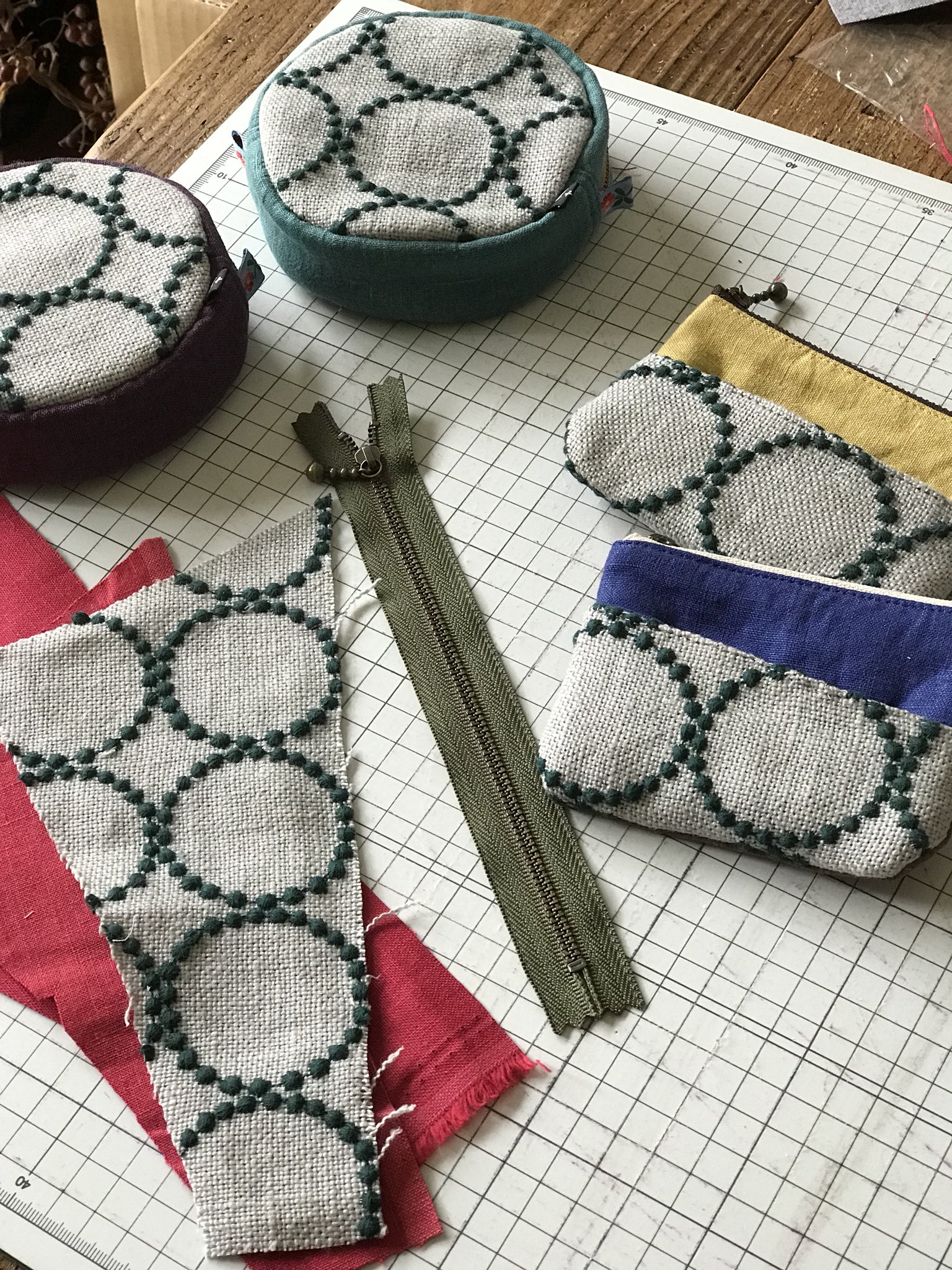 新品本物 ミナペルホネン タンバリンハギレ 無料レシピ 生地 糸 Slcp Lk