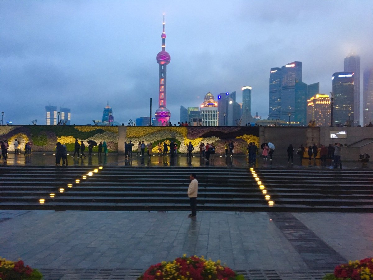 SJPLearning's tweet photo. The Bund in Shanghai at sunset. @SJPHeadTeacher https://t.co/70DWlsG0ia