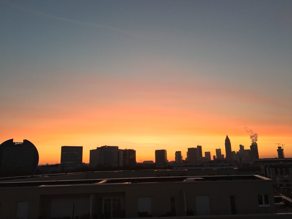 Yfairandgreen's tweet photo. Happy weekend all! #TGIF #Frankfurt https://t.co/bk9Wkp9TxE