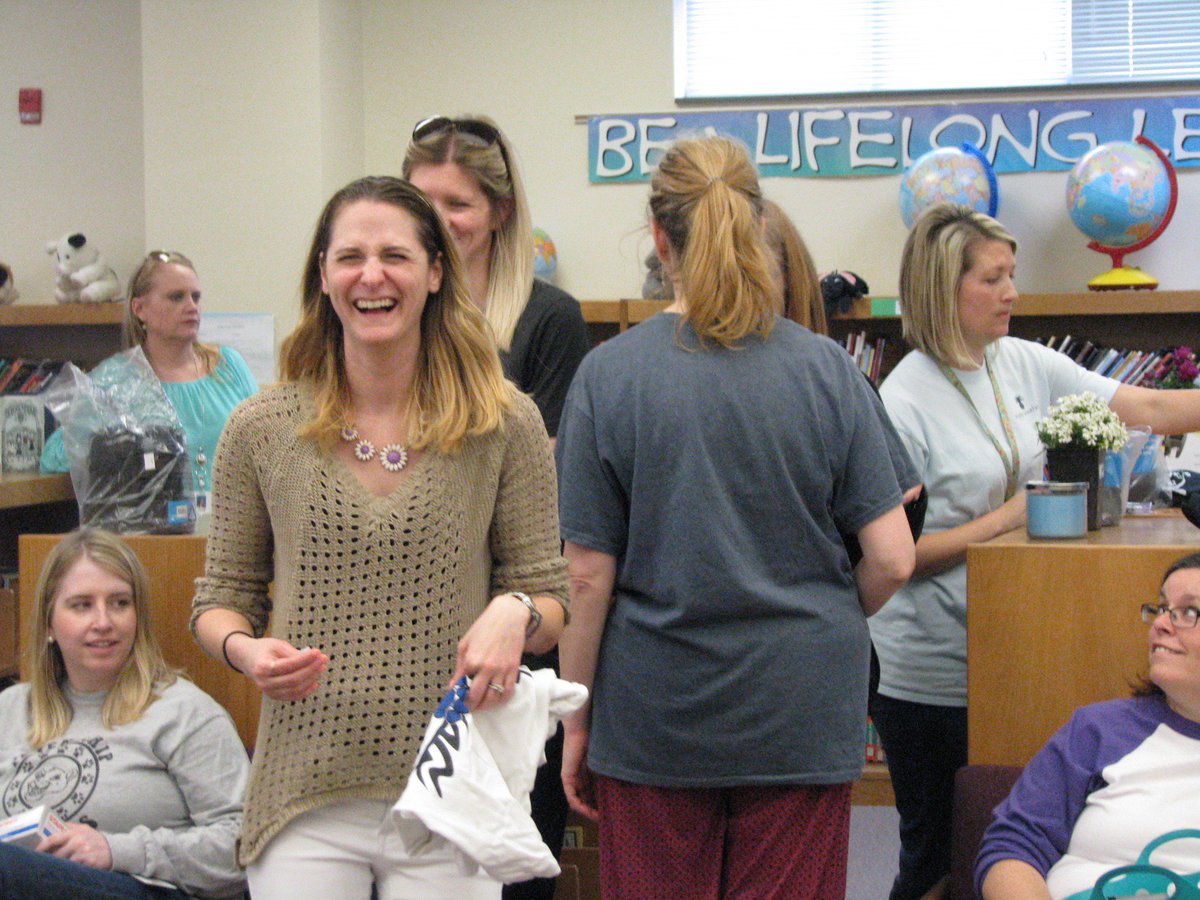 FriendshipElem's tweet photo. @dcsnc Friendship's Great Working Environment: Administration treats staff to egg hunt and prizes afterwards. Super way to start Spring Break!  Thank you, Mr. Reynolds &amp; Mrs. Davis! https://t.co/kC64XizaKb