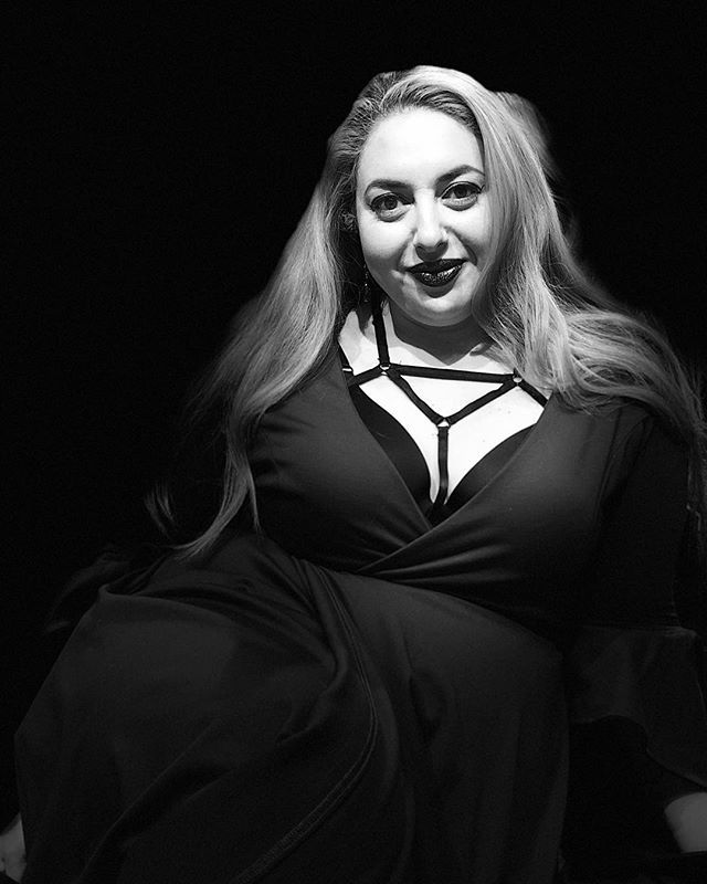 sarahcottentail's tweet photo. Dress like you’re about to murder a man.
.
.
.
#paxeast #pax #paxeast2018 #iphonex #portraitmode #reallifewitch https://t.co/taSVxnzOoV https://t.co/kk7tuKUf9b