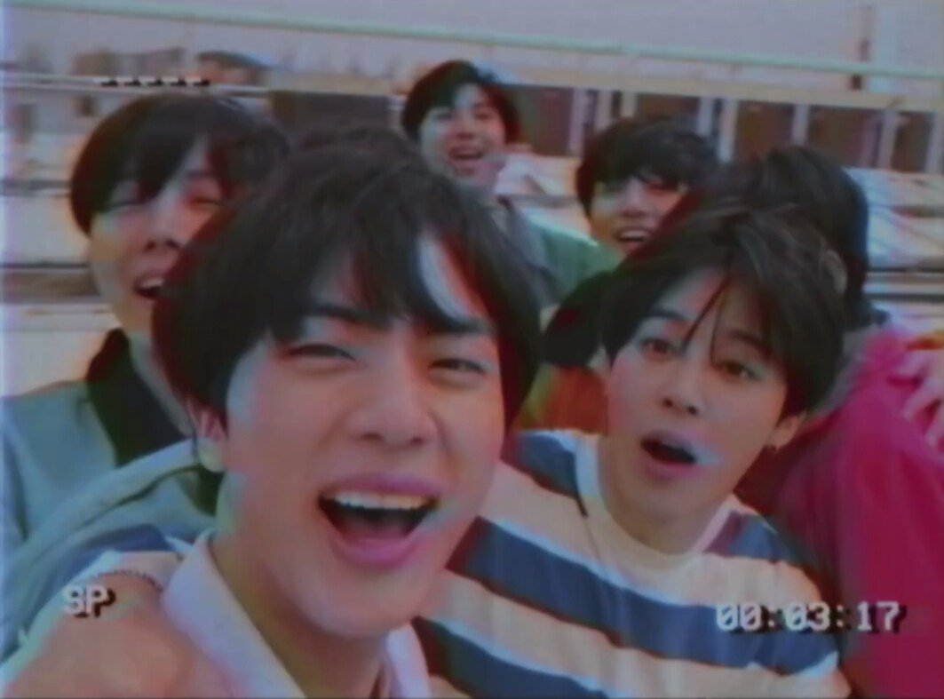 H0PEDEALER's tweet photo. Jin is NOT a time traveller. 

-A #Euphoria theory thread.

#LOVE_YOURSELF_起_Wonder https://t.co/PR54wgmhvB