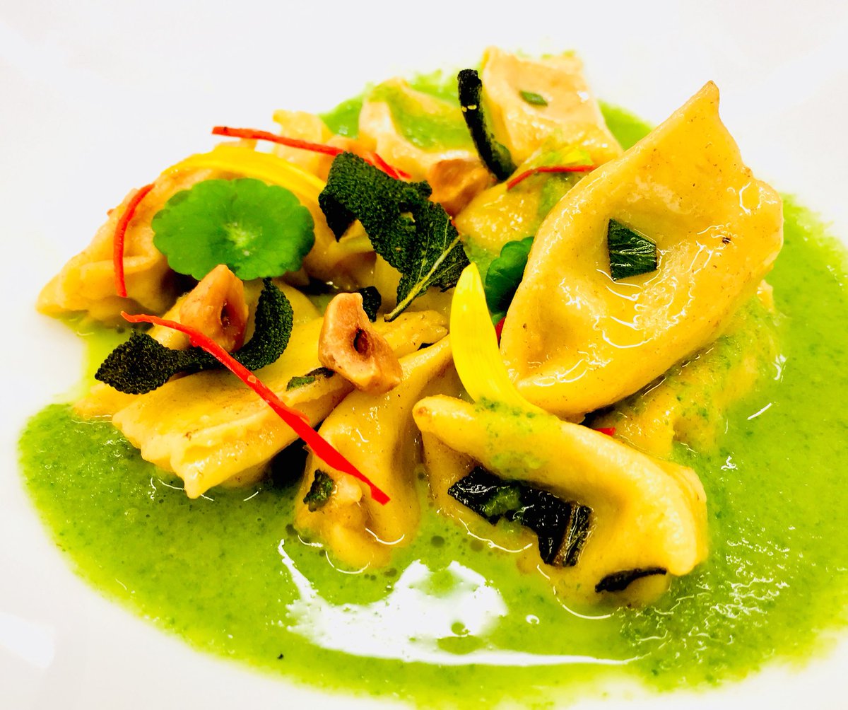 Chef_Fefo's tweet photo. Ravioli Plin -Porcini mushroom, Romain lettuce crème, butter and sage #RecipeOfTheDay #TeachAFilmToCook #homemade #healthyfood #foodie #food #fresh #TopChef #ravioli #plin #foodporn #italianfood #italian #Chefs #Italy #Pasta #lettuce #insalata #funghi #porcini #burro #salvia https://t.co/r11LP9b52I