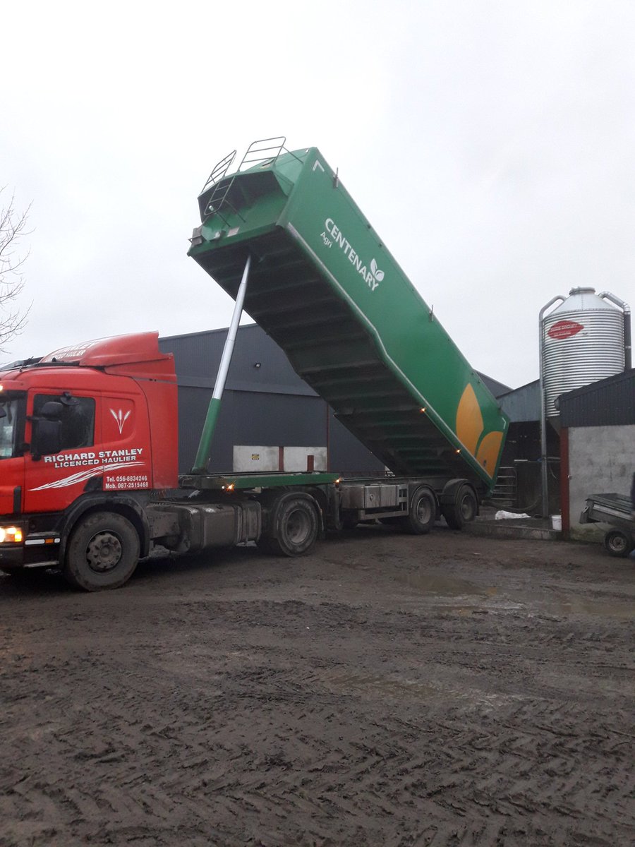 CThurles's tweet photo. Feed deliveries are hectic at the minute and the blowers are on the go from early morning to late evening. Contact our sales team for advice on forage stretchers🐮 https://t.co/VE9HlrIemW