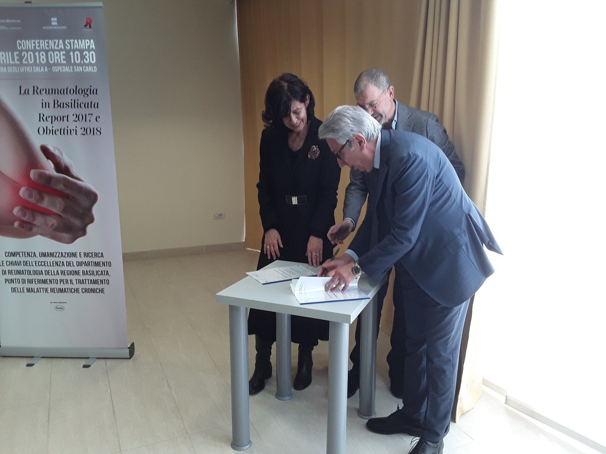 Il dg <a href="/rocco_ma/">rocco maglietta</a> firma con il presidente Antonella Amodio il protocollo di collaborazione con la fondazione biomedica Basilicata