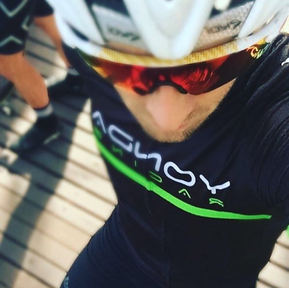 yondasports's tweet photo. Spring time is here, so it’s time to dust off the gear and take your #yonfie showing off a bit of green (or pink! 😂)
#gofurthergoyonda #speedsuit #trisuit #wetsuit #racing #swimbikerun #overyonda #marginalgains #slippysuit https://t.co/78UlyADrwP