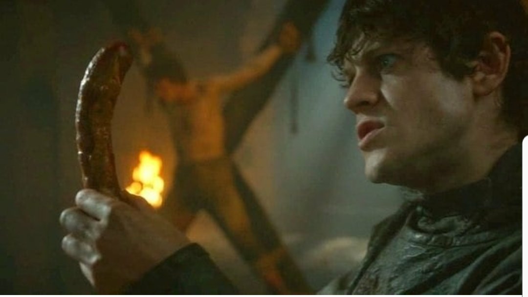 ChrisMason316's tweet photo. So plan to meet Iwan Rheon at LFCC would it be wrong to meet him with a pork sausage? @iwanrheon up for it?
#travel #adventures #london #lfcc #londonfilmandcomiccon #IwanRheon #porksausage #notasavage #ramseybolton #gameofthrones #misfits #funny #KingoftheNorthCosplays https://t.co/B7532tfh8x
