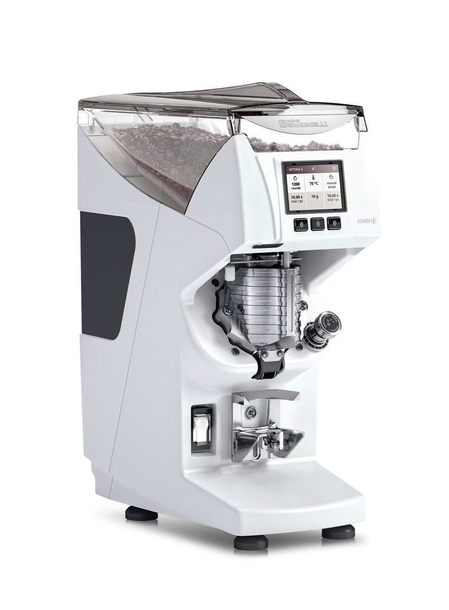 nuovasimonelli's tweet image. Keeping the temperature of the grinding chamber constant is now possible with the #Mythos2. To make your work even more efficient, Clima Pro 2.0 system enables you to lower the temperature. #NuovaSimonelli