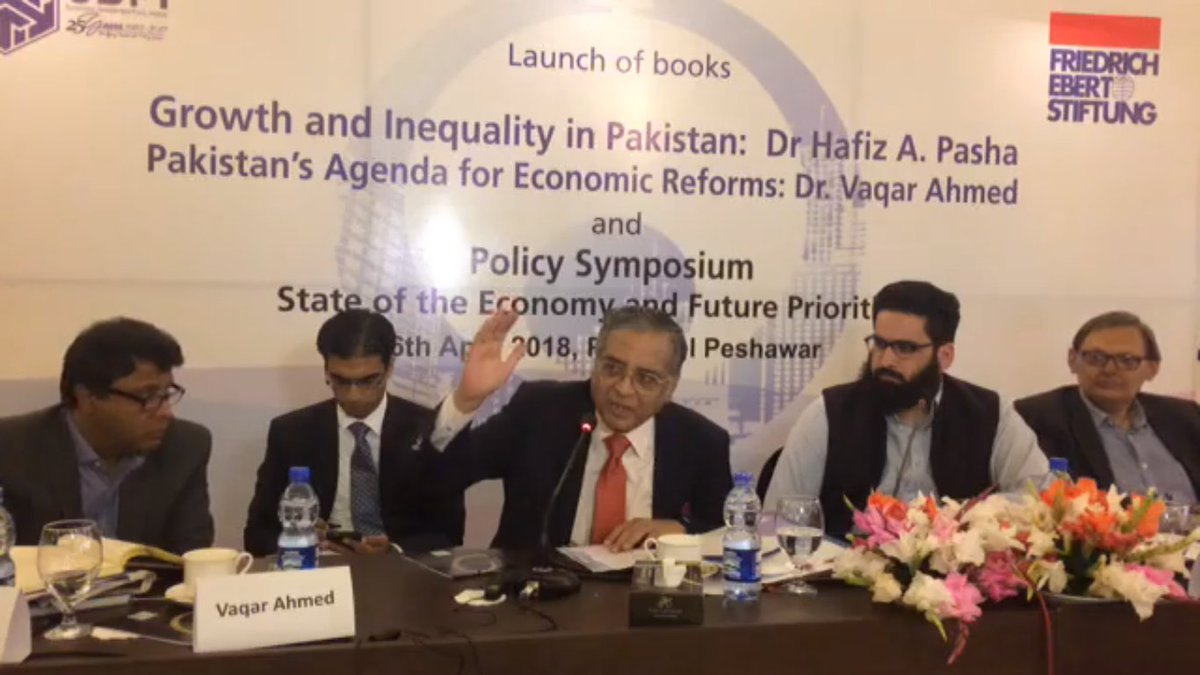 kashifgillani's tweet photo. Dr. Hafiz Pasha speaks about #CPEC and shares his concerns that why  negotiators have not been able to convince China for Free Trade Agreement in favor of #Pakistan. #EconomyOfTomorrow 
Video: https://t.co/Tn29dFE6c9 
#CPECUpdates @zlj517  #FTA @betterpakistan @vaqarahmed https://t.co/N0aBkIIZAH