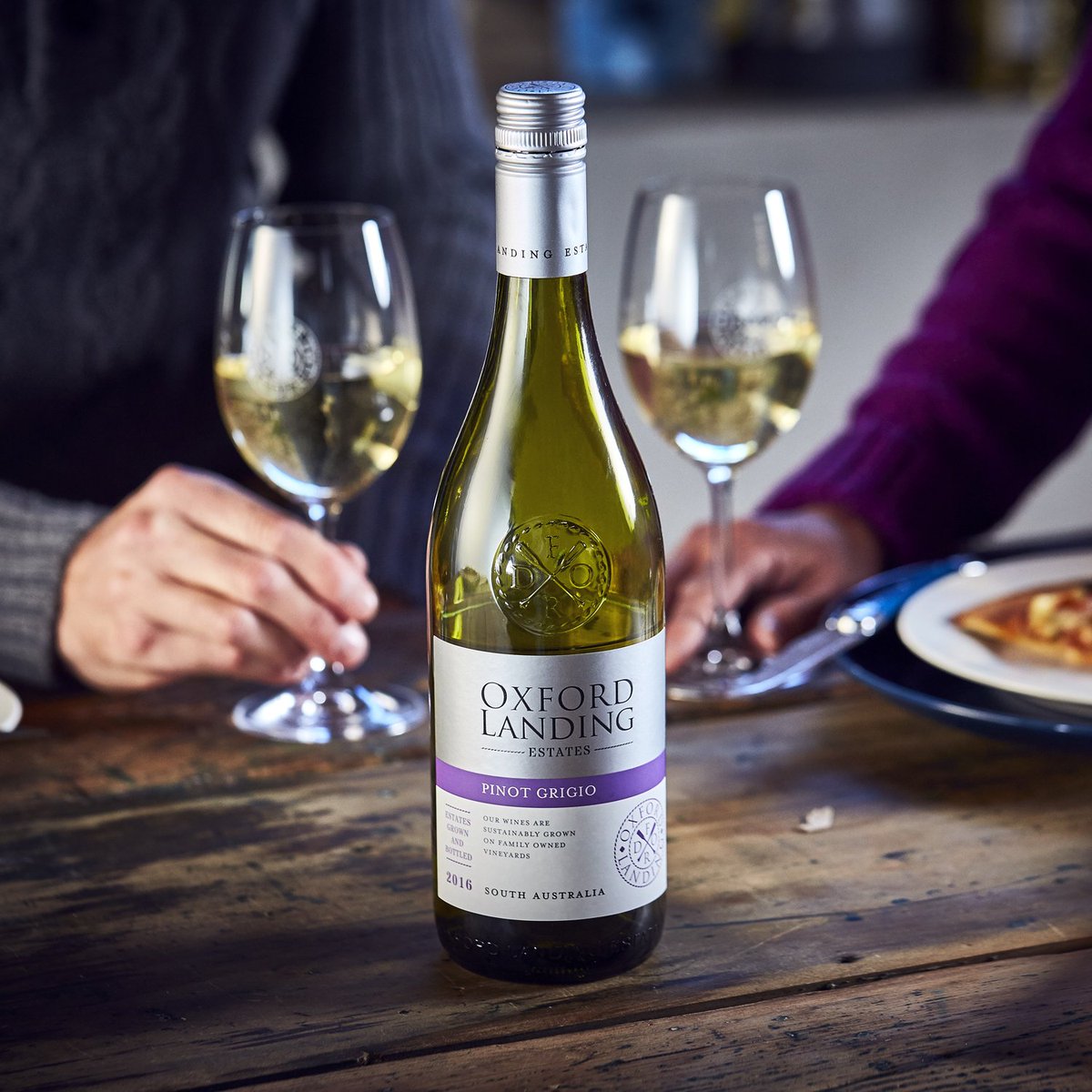 Start your weekend on the right foot with Oxford Landing Estates Pinot Grigio.
bit.ly/2tiHMlj