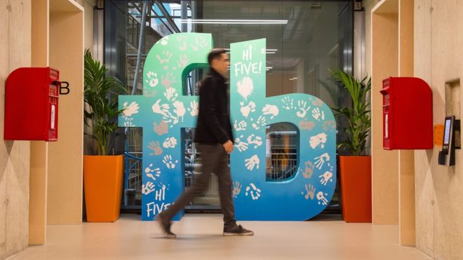womenssatnav's tweet photo. Women working for Facebook's UK division are paid bonuses worth less than 60% of those their male colleagues receive https://t.co/e0Tj9IE3EB #time2thrive # womenintech #womeninbiz #genderpaygap #closeitnow @womenintech #womeninSTEM https://t.co/qst5n0rfks
