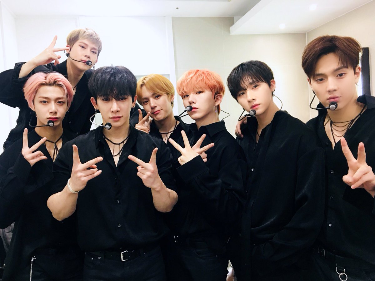 OfficialMONSTAX's tweet photo. [#MONSTA_X]
180406 #몬스타엑스
#KBS2 #뮤직뱅크
#JEALOUSY #젤러시 무대완료✔️ https://t.co/7in4YfXG1P