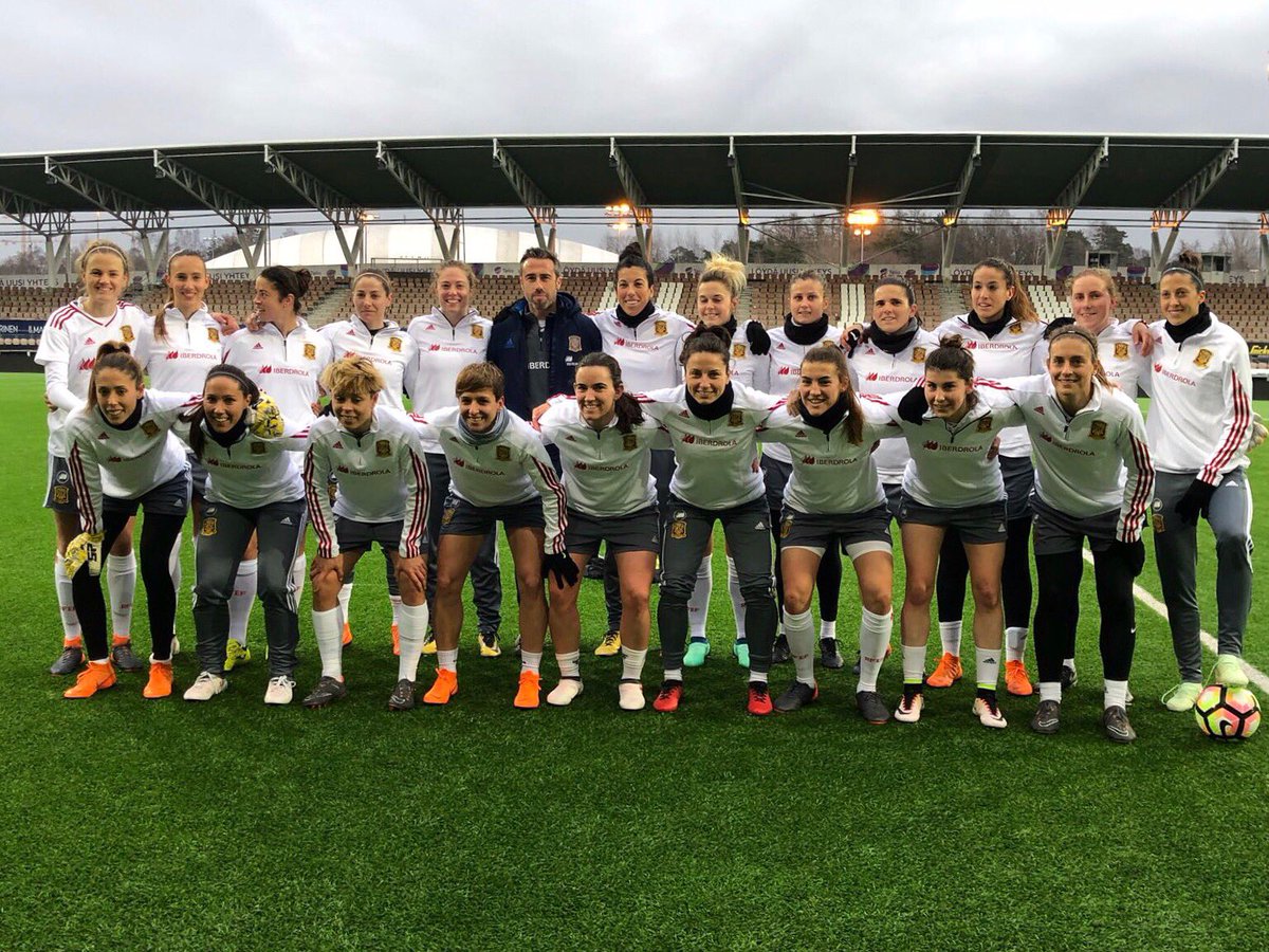 FutFemIberdrola's tweet photo. 💪🏼 ¡¡Apoyemos a la @sefutbol !! 👏🏼
¿Quieres ganar una de las 10 camisetas que regalamos? 
RT+COMENTA este tuit con el hashtag #ApoyoALaSeleFem 
Manda tus ánimos a las cracks internacionales 😃 Ellas juegan, ganamos TOD@S. ¡VAAAAMOS! https://t.co/Tvz5cBZUIE