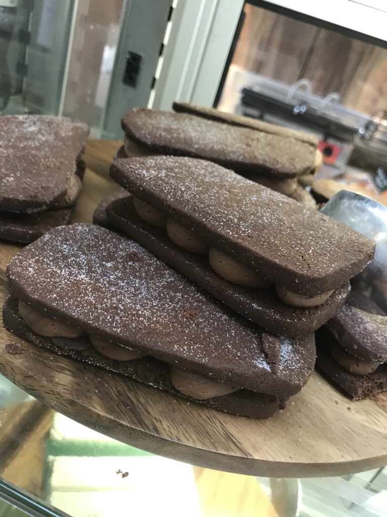 new_storey's tweet photo. Elevenses at DXC Coffee Bar’s this morning #Roy #projectchef #bourbon #thebiscuit 😂 @ChefRoyWinton @S_Aitkenchef @davidbell962 @smfcuk @scott_linzi @pdossantos2205 @claire22d @lynnywinny_lynn @BaxterStorey #FRIYAY 😄 https://t.co/ghjmKhf0hI
