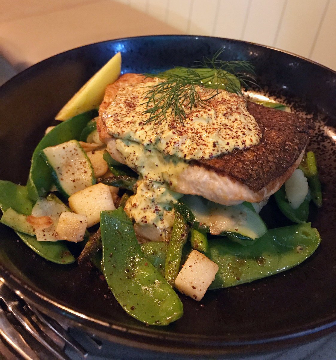 Goodfoodthyme's tweet photo. Delicious baked Atlantic salmon with remoulade, potato, asparagus, snow peas, zucchini, lemon and sumac at New Nordic, Prospect. 🍽 #NewNordic #Prospect https://t.co/nMuL1j8Tke