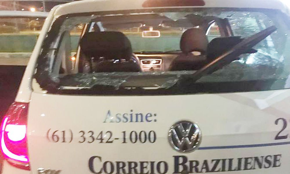 BrasiliadeFato's tweet image. Equipe de reportagem do Correio é atacada em frente à sede da CUT
Acesse: brasiliadefato.com.br/grandebrasilia…
#Agressão #CUTDF #Jornalismo #Lula #Trabalho