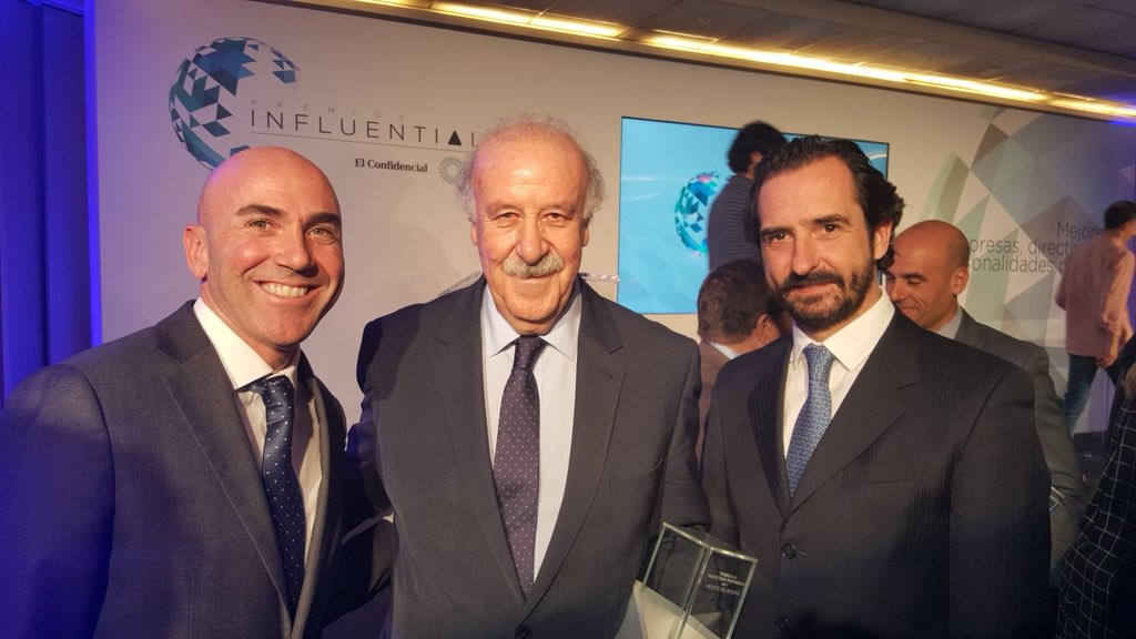 arturocef's tweet photo. En el #Influentials2018 de @elconfidencial encontré a muchos conocidos Vicente del Bosque, Fernando Hierro, José Miguel de la Morena, @nachocardero, Antonio Casado, @albertoartero https://t.co/iIrbz10C3t